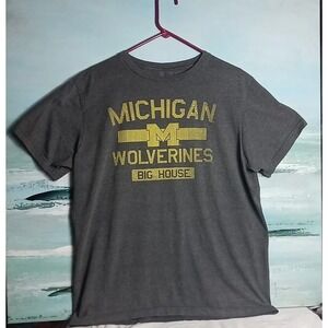 Majestic‎ Michigan Wolverines Big House Football T-Shirt Large Wolverines Shirt